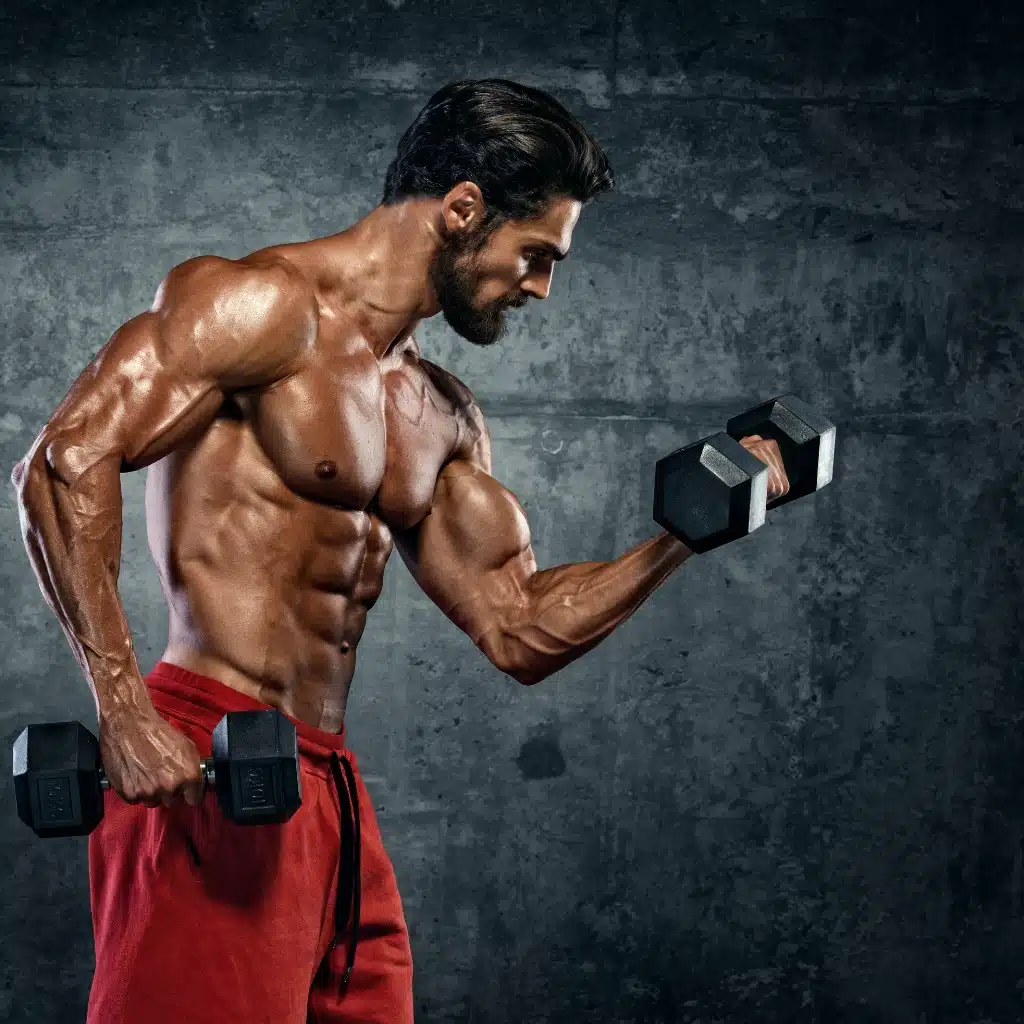 Man working out in gym, representing the best rep range for cutting for effective weight loss